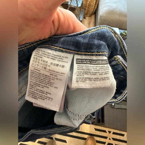 Levi’s Mid Rise Skinny Jeans - Picture 8 of 11